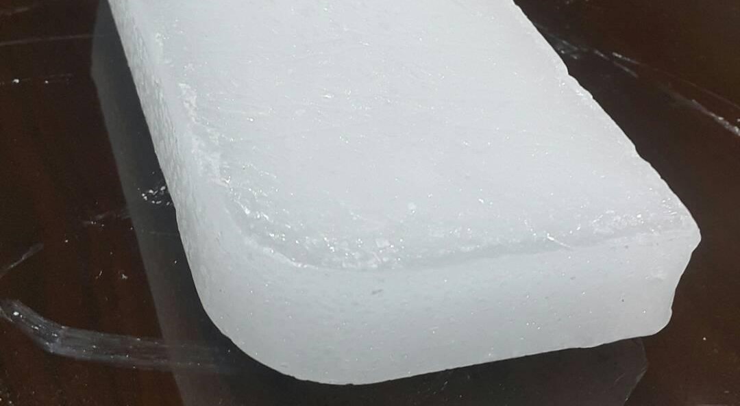 semi refined paraffin wax 1-2% oil content